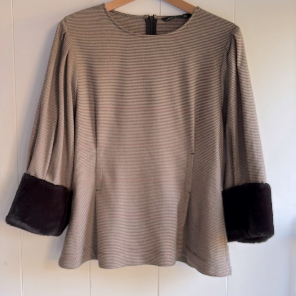 Zara top tan & black houndstooth with fur trim sz M NWOT